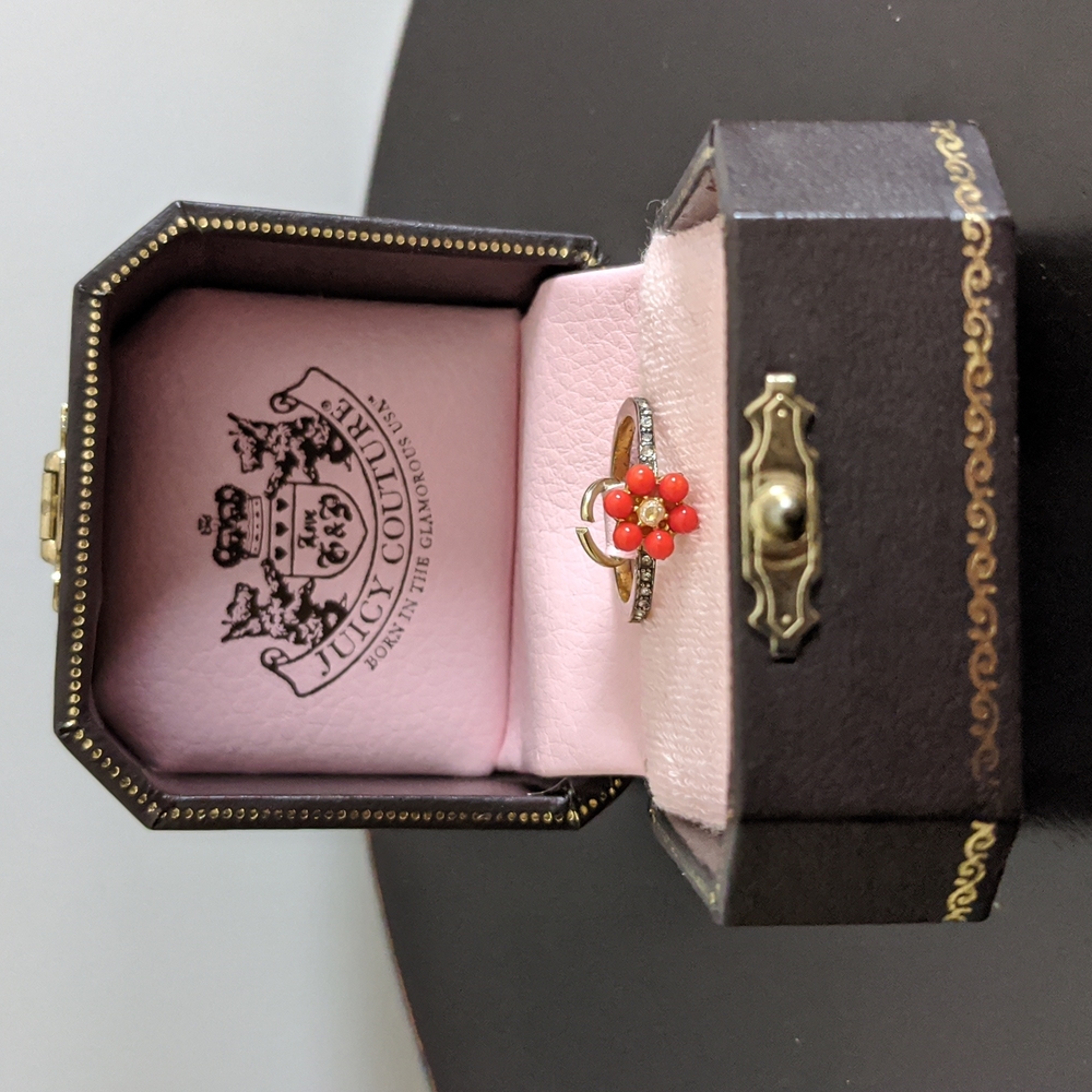 Vintage Juicy Couture Beaded and Crystal Flower Ring! EUC